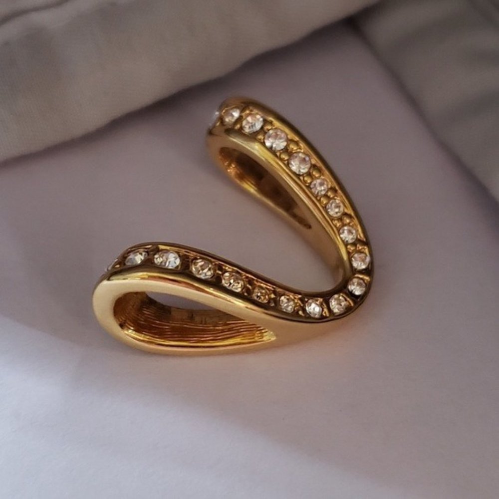 Nolan Miller 'V' Pendant